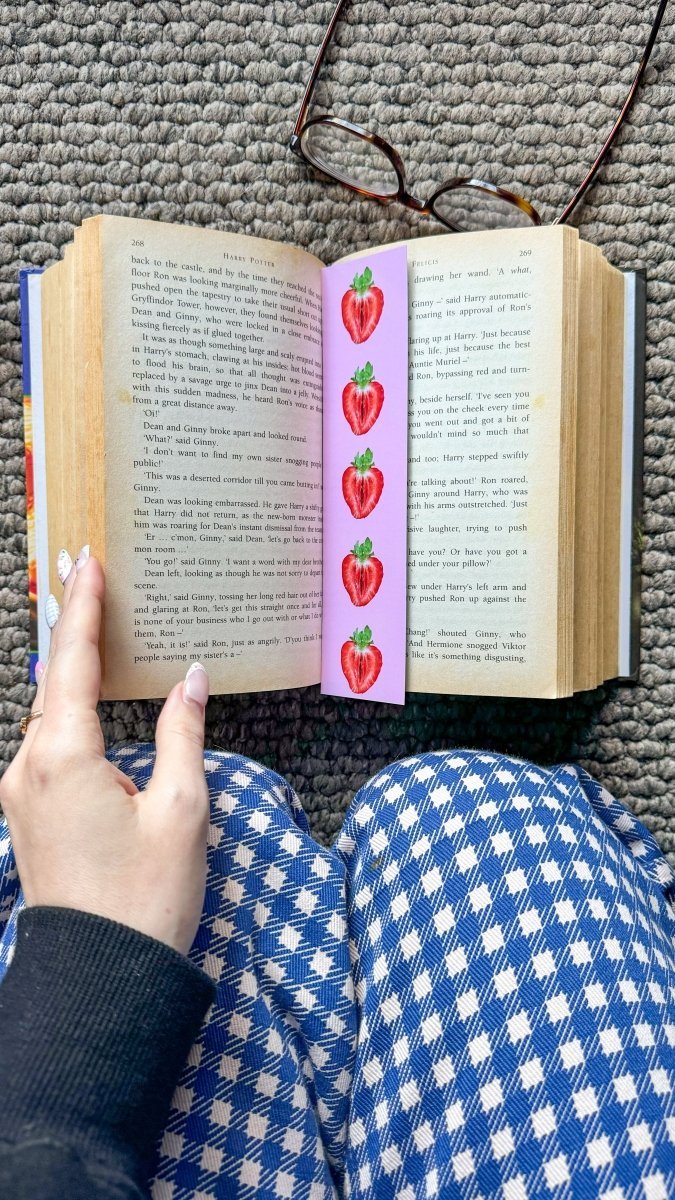 SUMMER READING BOOKMARK 📖 - Martina’s Tiny StoreMartina’s Tiny Store